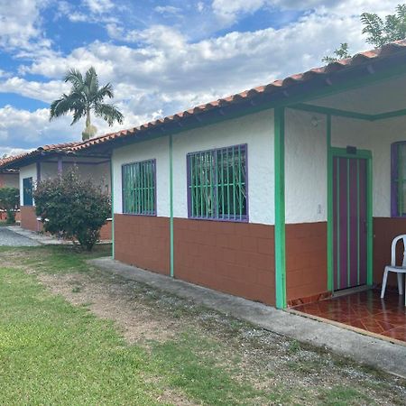 Hotel Campestre Manantial Del Quindio Montenegro Exteriör bild
